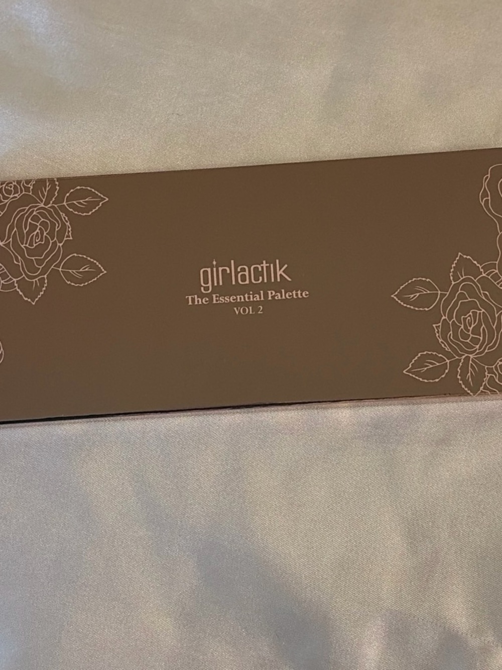 girlaсtik The Essential Palette Vol 2 - Eyeshadow Palette